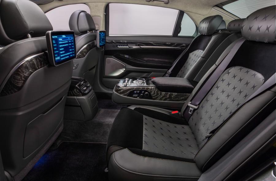 Интерьер Genesis G90 Vanity Fair Special Edition (HI) 2018 года  (фото 7 из 24)